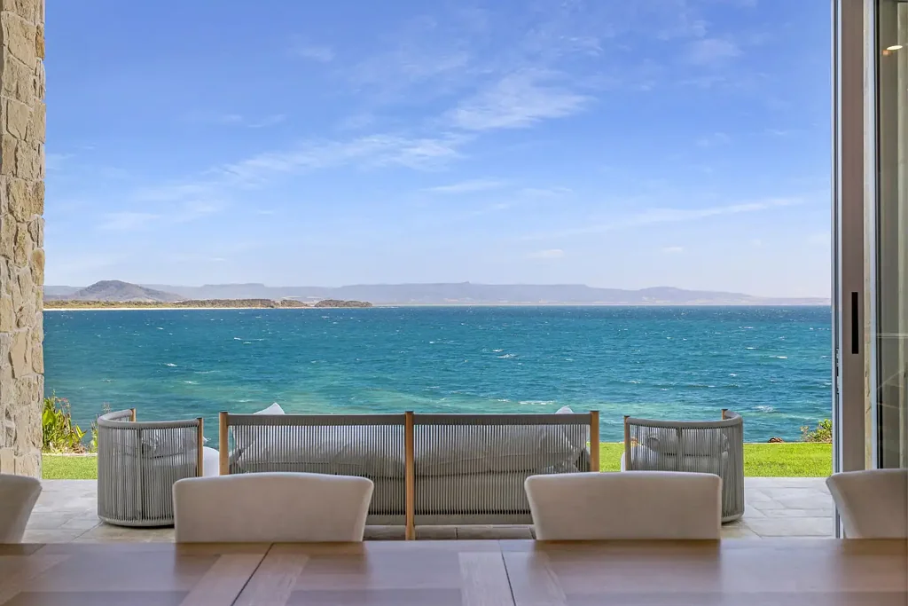 Culburra Beach 5 Bedroom Prestigious Penguins Head Address - North facing uninterrupted 180 degree views. Moments from "the Point" and beach