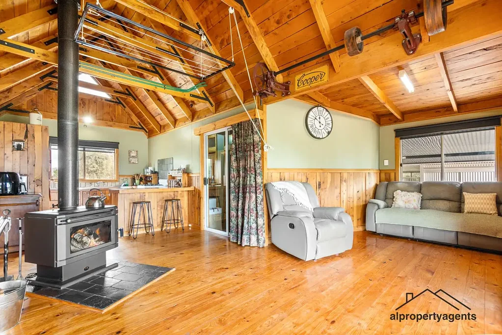 Nurrabiel  Stunning Off-Grid Retreat on 455 Acres