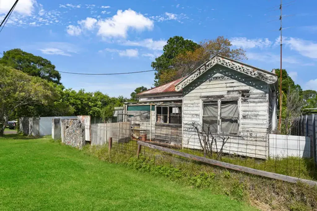 Holmesville 2ਬੈੱਡਰੂਮ HALF-ACRE OPPORTUNITY WITH ENDLESS POTENTIAL!