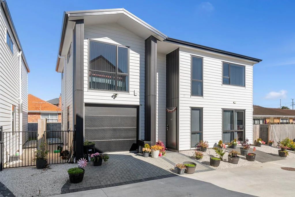 Papatoetoe 5Moenga Largest Standalone Home with 5 Bedrooms!