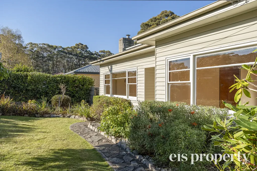 South Hobart 3 Bedroom Mountain Views & Sun Filled Living in South Hobart