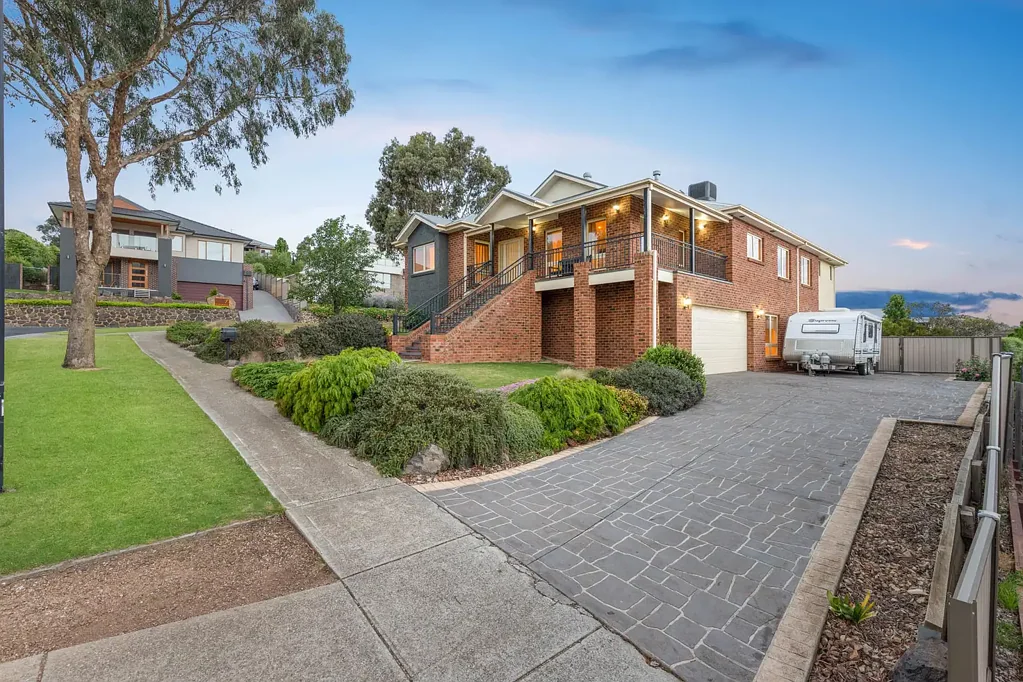 Sunbury 4 Bedroom Jacksons Hill Showpiece, Stunning Panoramic Views