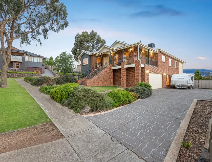 1 Earlington Crescent, Sunbury, Western Region, 4部屋, 3バスルーム, House