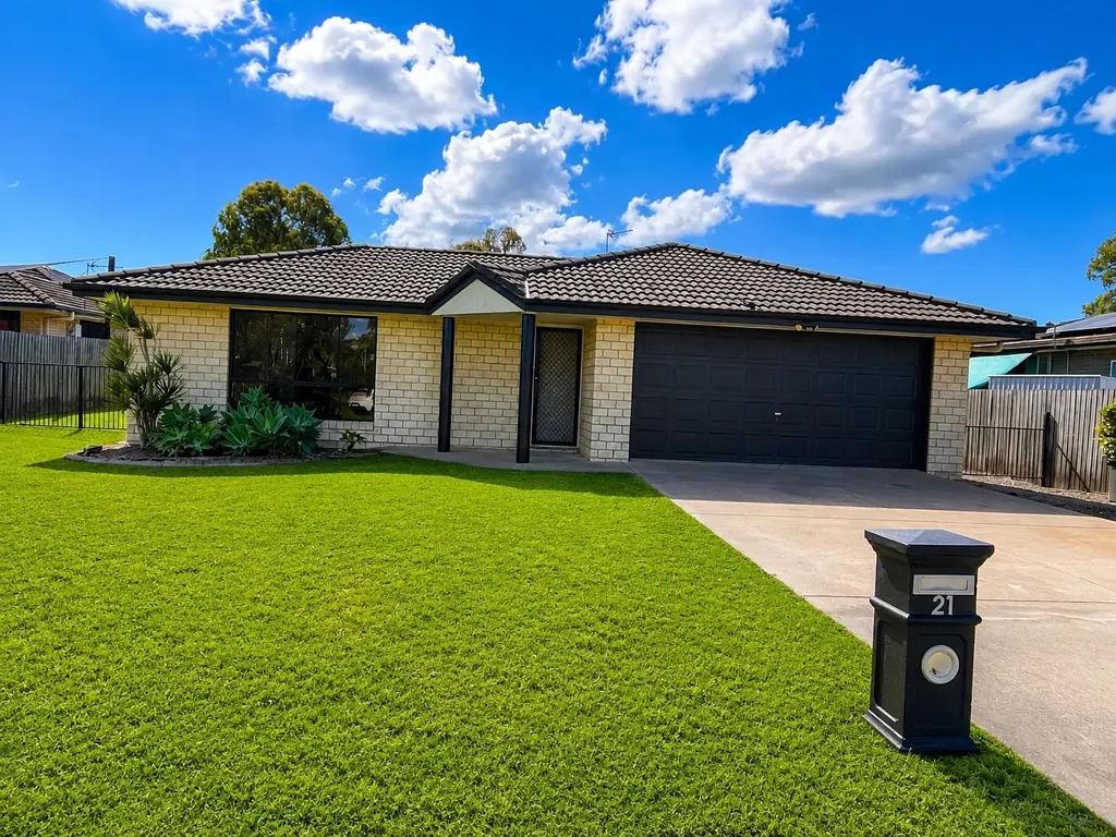 Eli Waters 4房  Freshly Updated Parkside Living - Vacant & Move-In Ready