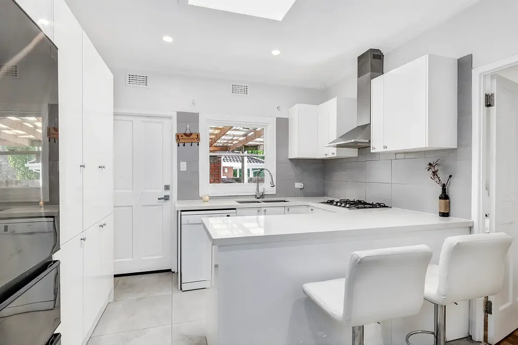 Mount Waverley 3Kwarto Stylishly Renovated Single-Level Comfort in a Central Mount Waverley Pocket