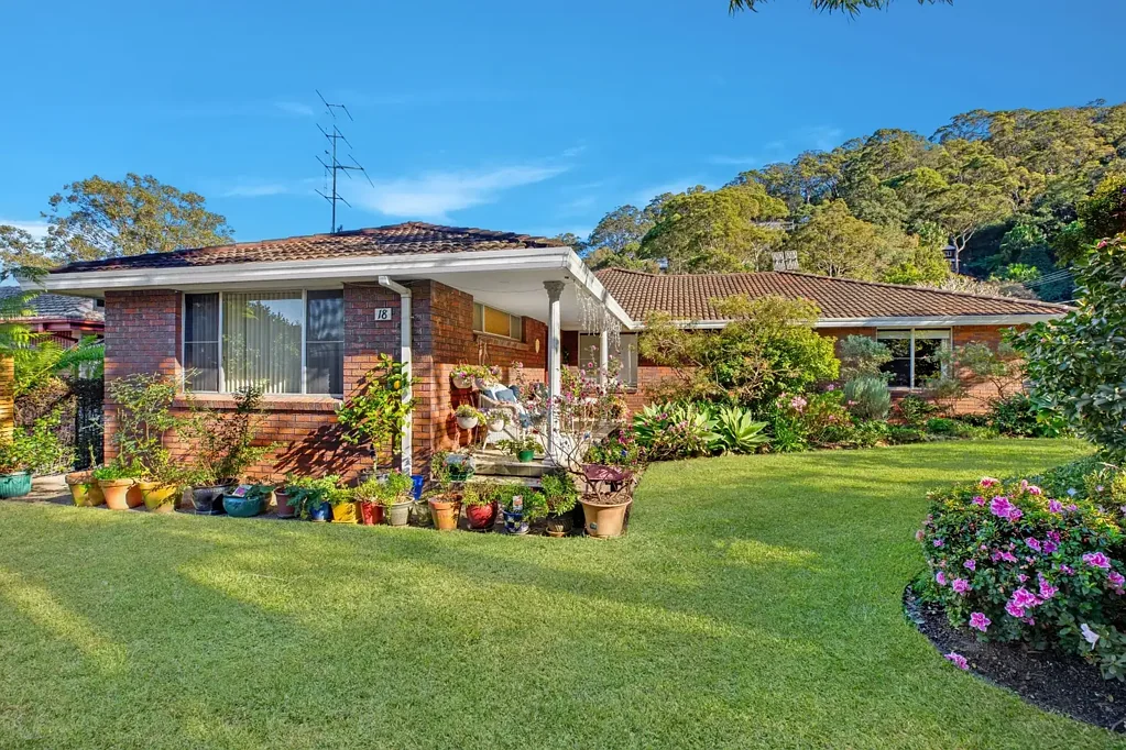 Umina Beach 5غرفة نوم Charming Family Home on Prime 605sqm Corner Block in South Umina.
