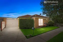 2/2 Black Forest Road, Werribee