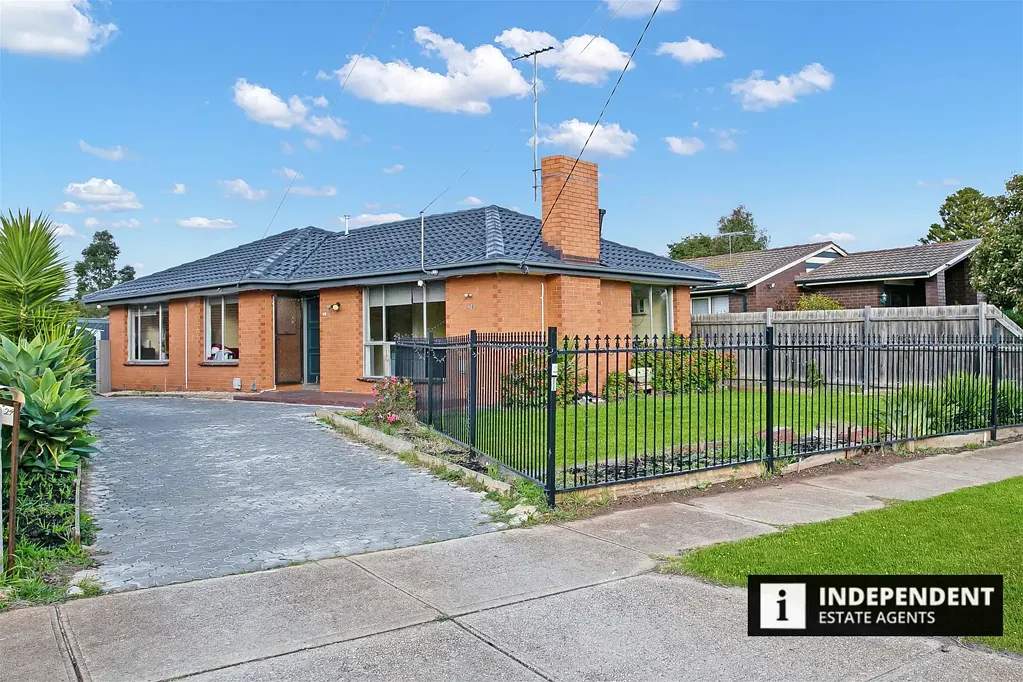 Melton South 3 Bedroom Stunning Family Home in the Heart of Melton South: Your Dream House Awaits!