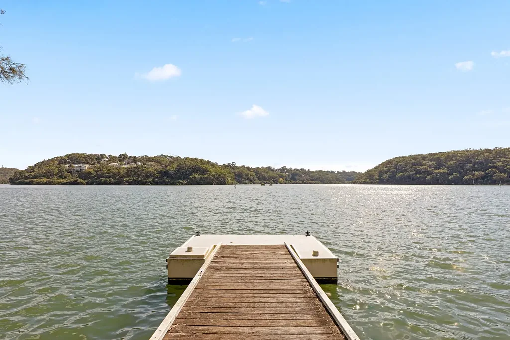 Illawong 5Kwarto Elevated Family Living with Breathtaking Georges River Views