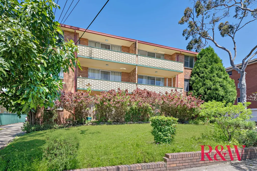 Homebush 2房 全砖建筑群 顶层公寓 95平米 两卧 主卧带柜 宽敞起居 新厨电磁炉 独立浴厕 锁车库 NBN连接 低维护生活 靠近Homebush村 咖啡馆 火车站 优质学校 Top Floor Living in a Prime Lifestyle Location