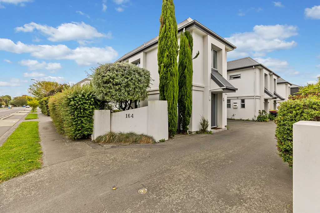 Sydenham 3房  Three-Bed Townhouse With Garage