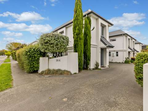 Sydenham 3部屋 Three-Bed Townhouse With Garage
