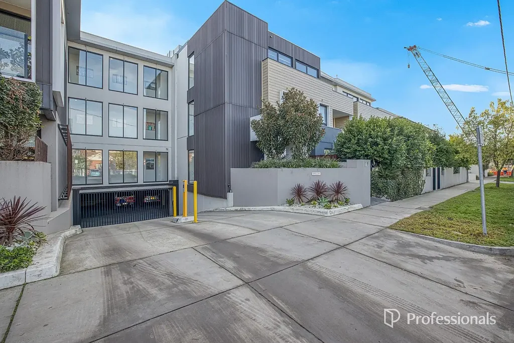Fully furnished new apartment in great location