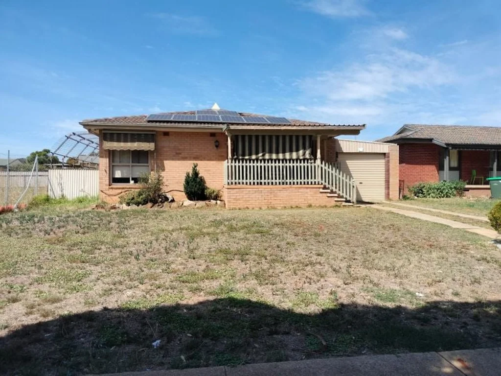 Ashmont 3Phòng ngủ Spacious Brick Home with a Strong Rental Yield!