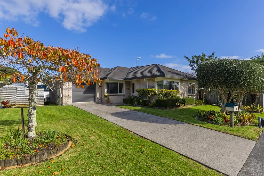 Paraparaumu 3 Bedroom Sun-Drenched and Secluded. The Perfect Location.