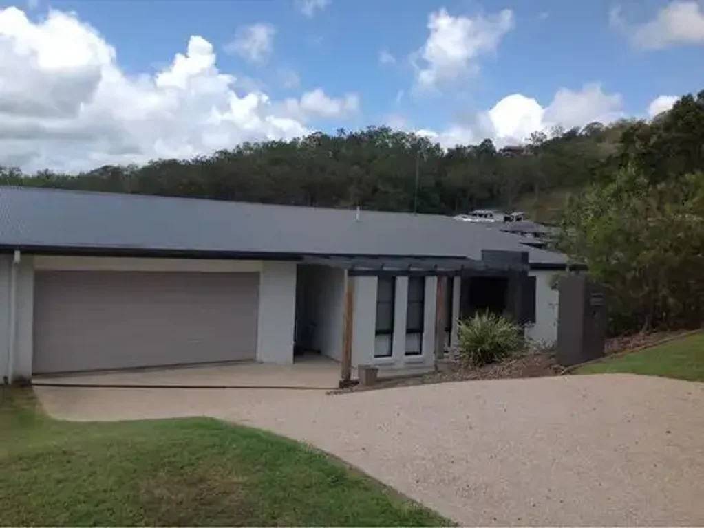 FAMILY HOME IN THE HILLS