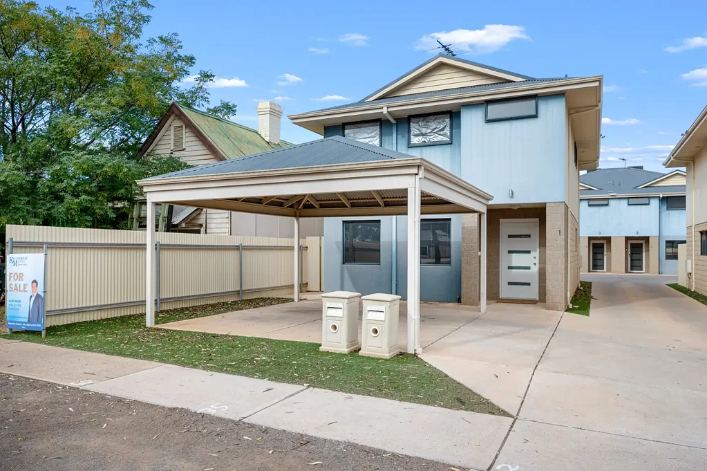 Piccadilly 4房  Modern 2017 Built Townhouse with a Strong Rental Yield ($800pw) & NO STRATA FEES!