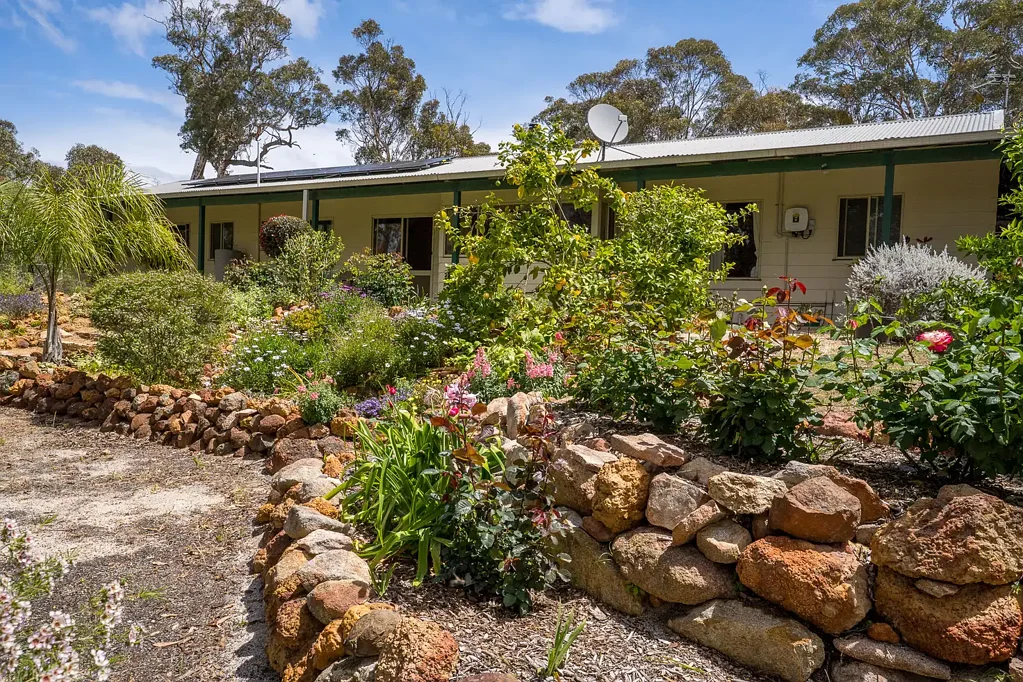 Clackline 3房  Big Big House and Big Shed, 14.9 Acres