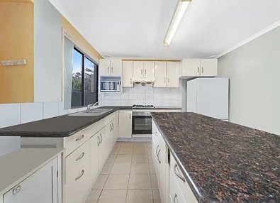 10 Whitlam Avenue, Edensor Park, NSW 2176, 6 Bedrooms, 4 Bathrooms, House