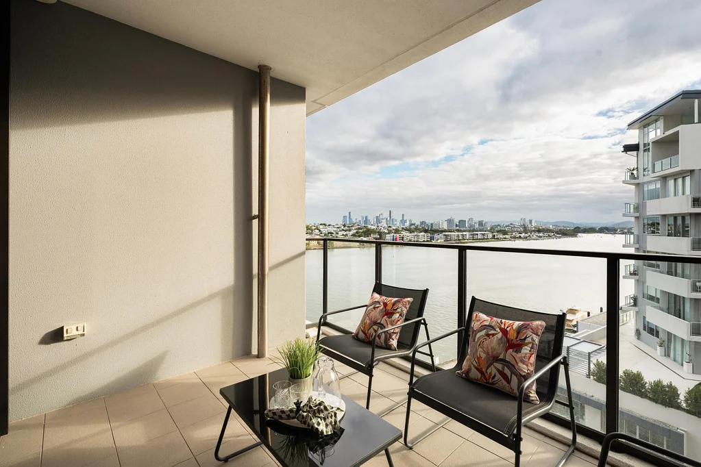 Hamilton 2Zimmer River Side Luxury with Unparalleled River and City Views!