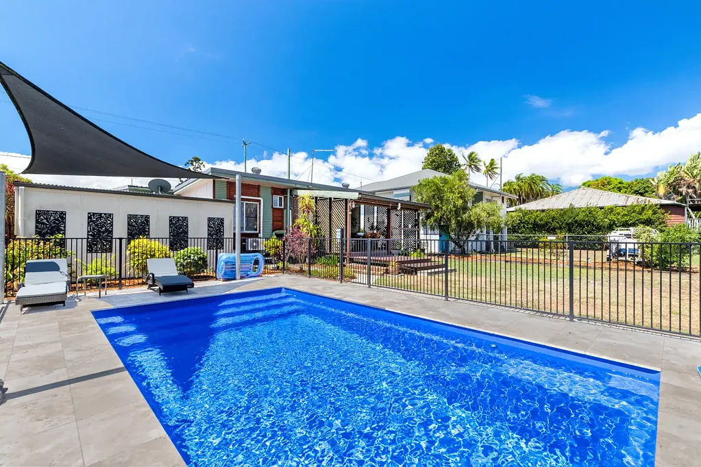 Proserpine 3房  Big Block, Pool, and Easy Living in Town