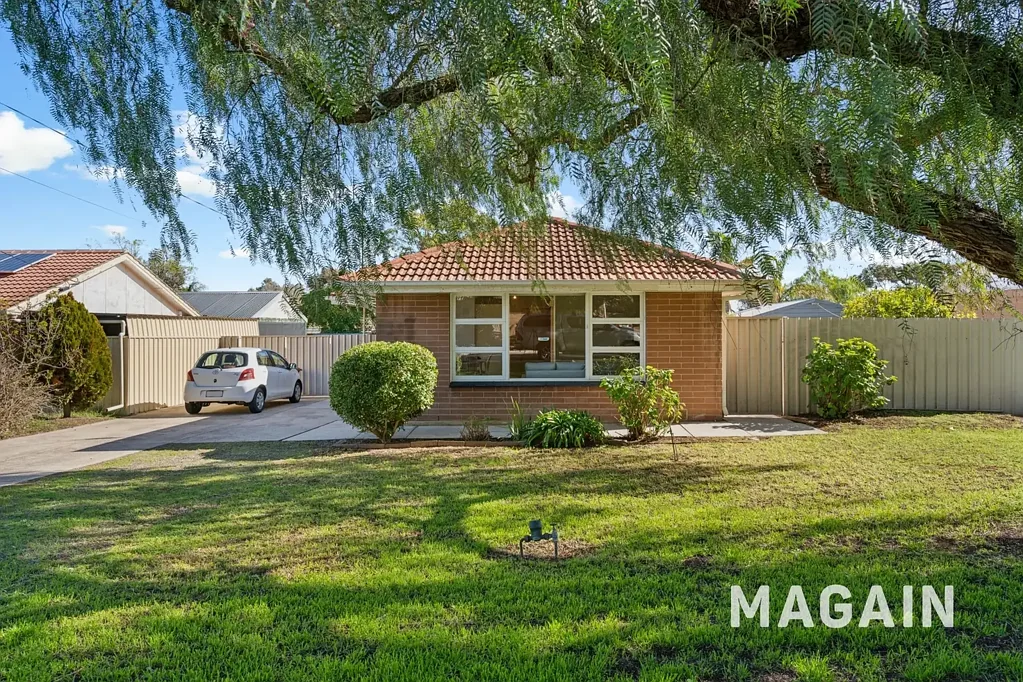 31 Adrian Street, Christie Downs, SA 5164