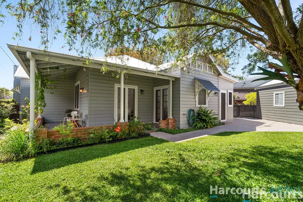 New Lambton 4कमरा Timeless character beautifully reimagined into a contemporary family home