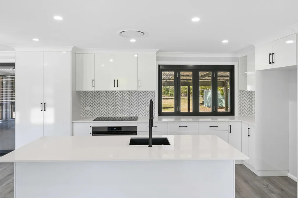 10 Kensington Drive, Withcott, QLD 4352