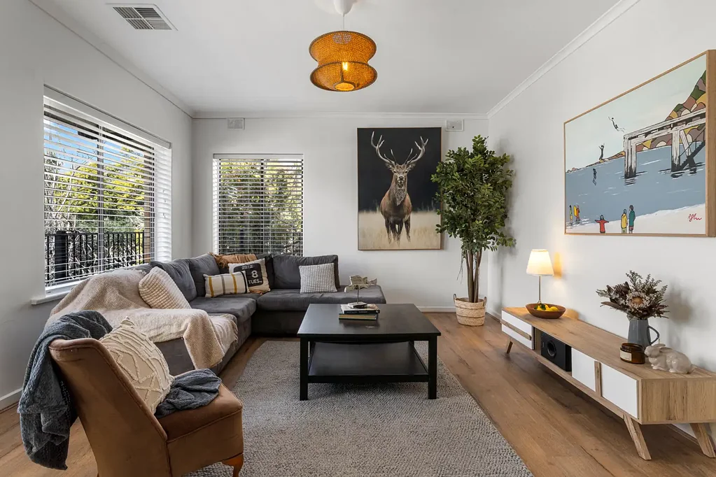 Forestville 3कमरा Spacious Three-Bedroom Unit in a Blue-Chip Suburb