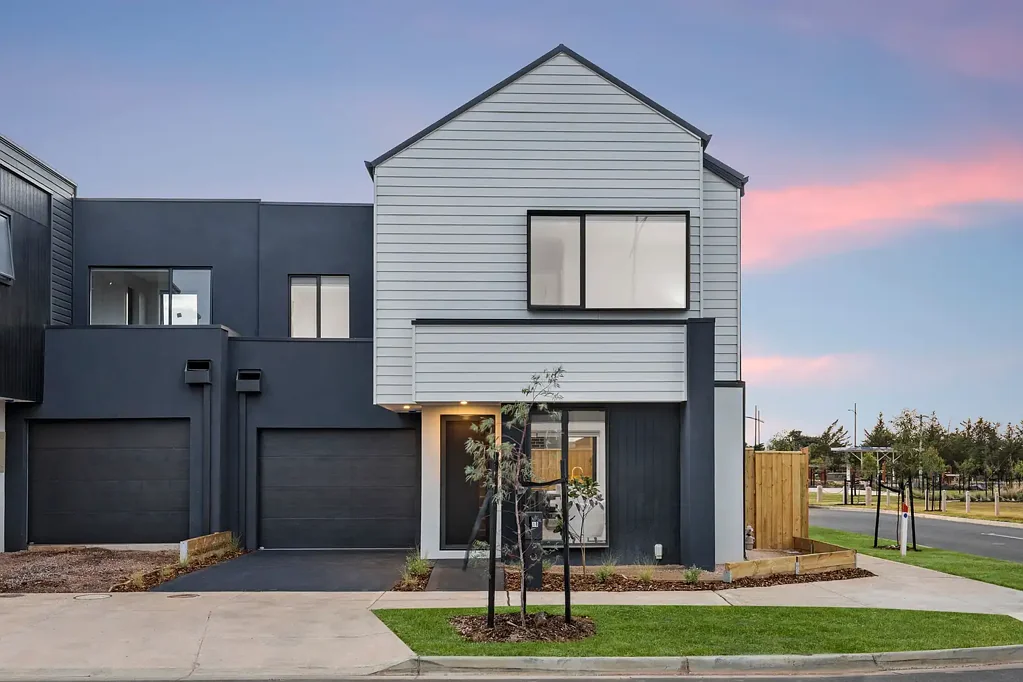 18 Adenmore Circuit, Deanside, VIC 3336