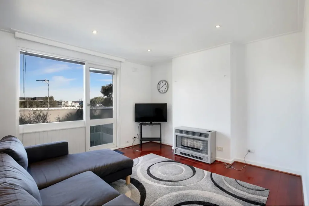 Top-Floor Living Near the Yarra in a Prime Hawthorn Pocket. First-Come-First-Served Scramble Parking!