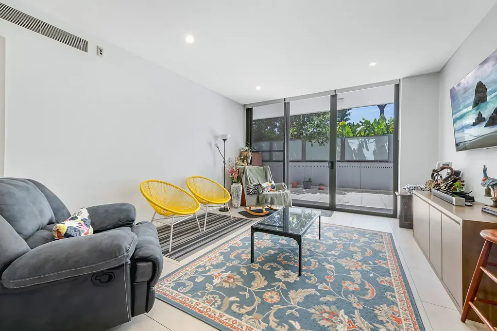 Eastgardens 2房 宽敞两卧书房 现代厨房石台面 巨大带顶露台 无敌便利东花园 Sophisticated Garden Apartment in a Prime Eastgardens Location