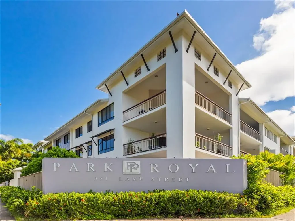 Perfectly positioned & situated in Park Royal on Lake Street. Within walking distance to the Cairns Esplanade