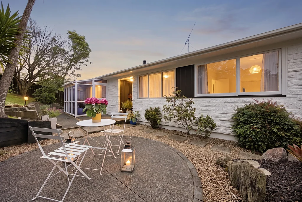 Birkdale 3Moenga IT'S A GIFT...with a garden studio