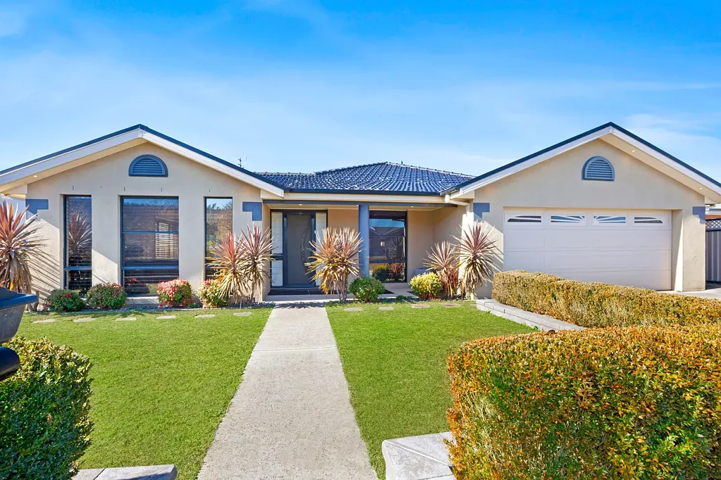 Lithgow 5 Bedroom NEVER PAY ELECTRICITY BILLS AGAIN WITH LUXURIOUS UNCOMPROMISING COMFORTING SPACE