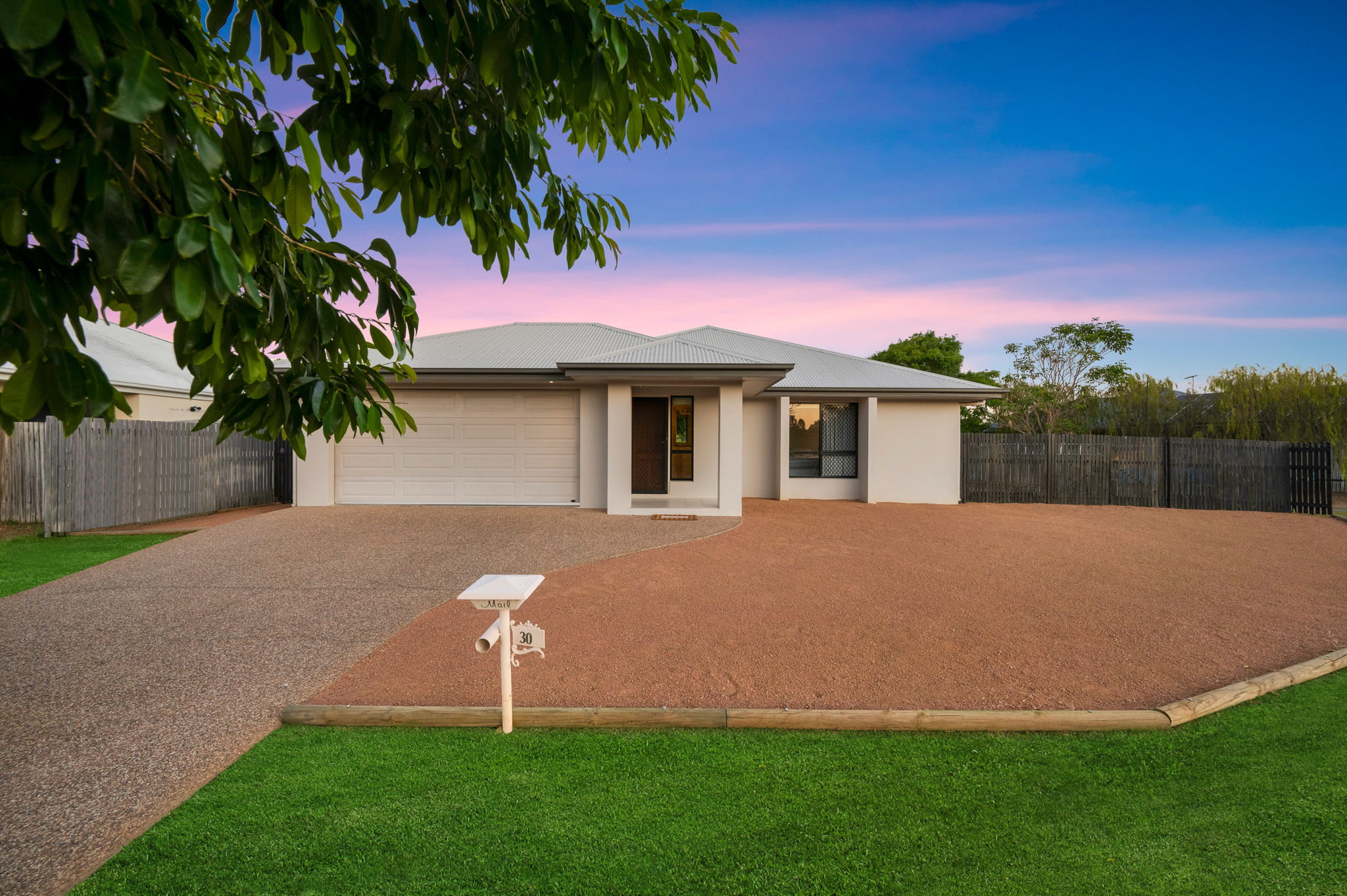 30 AINTREE AV, MOUNT LOW QLD 4818, 0 chambres, 0 salles de bain, House