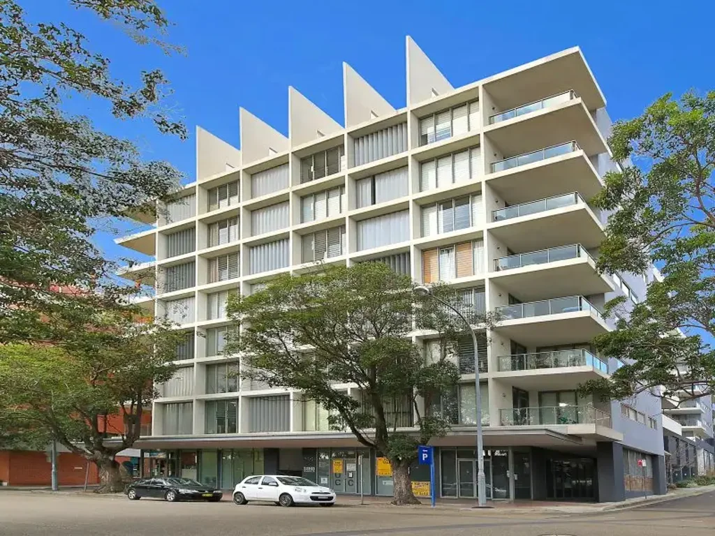 Generous Modern Living & Dining