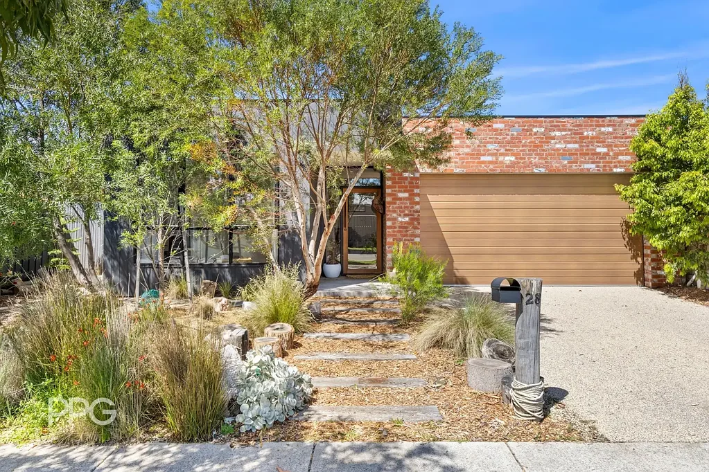 Ocean Grove 3ห้องนอน Coastal sophistication with character and heart