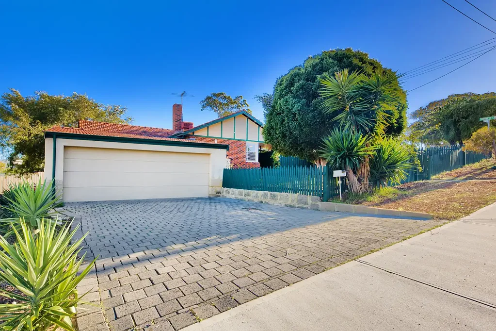 Embleton 2 Bedroom PRIME LOCATION on a 496sqm corner block!