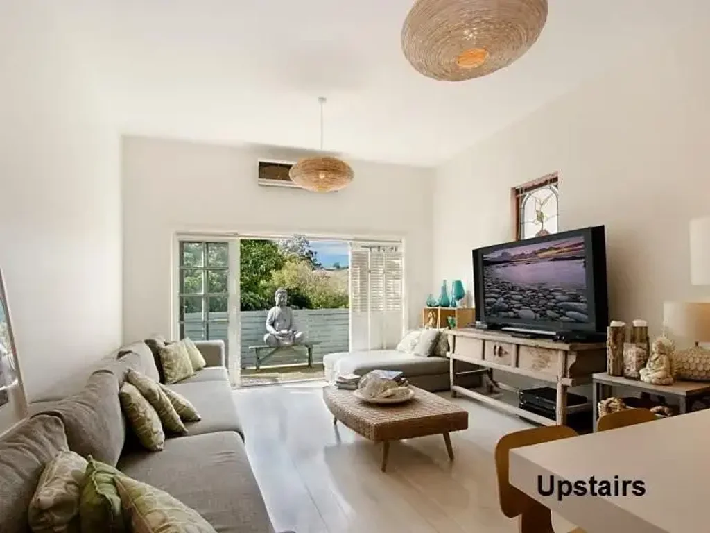 Sunny 2 bedroom + attic/loft room, easy-access duplex apartment INCLUDING GAS & WATER