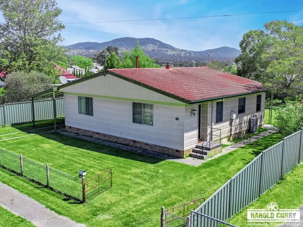 Tenterfield 4房  Conveniently Located Family Home.....
