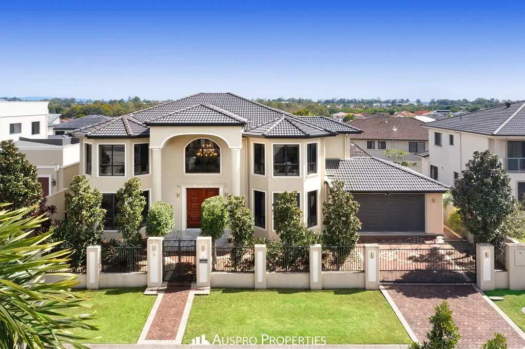 Stretton 6 Bedroom A Slice of Paradise