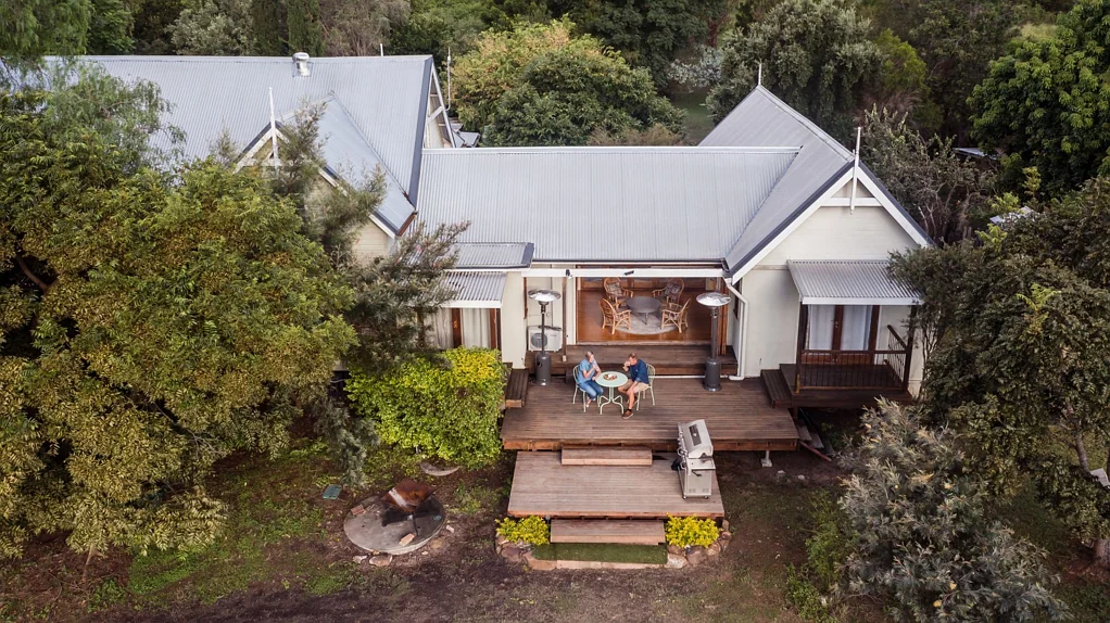 Milford 4ਬੈੱਡਰੂਮ Historic rural property with horse paddocks and guest cabins