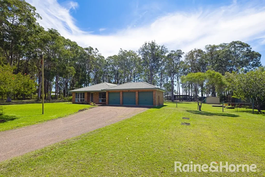 Medowie 5房  LARGE FAMILY HOME WITH ACREAGE LIFESTYLE AWAITS.