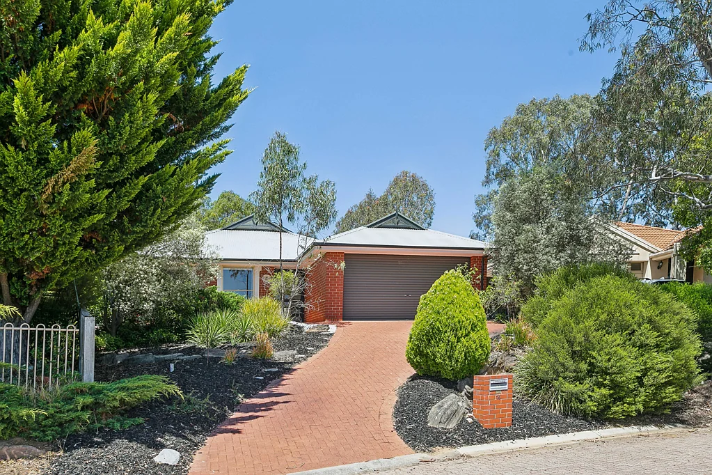 15 Songlark Grove, Flagstaff Hill, SA 5159