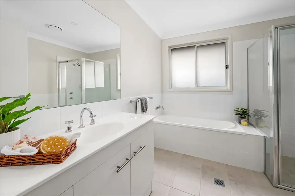 Warwick 4ਬੈੱਡਰੂਮ Embrace Spacious Living at 22 New Road, Warwick - Your 4,132m Dream Awaits!