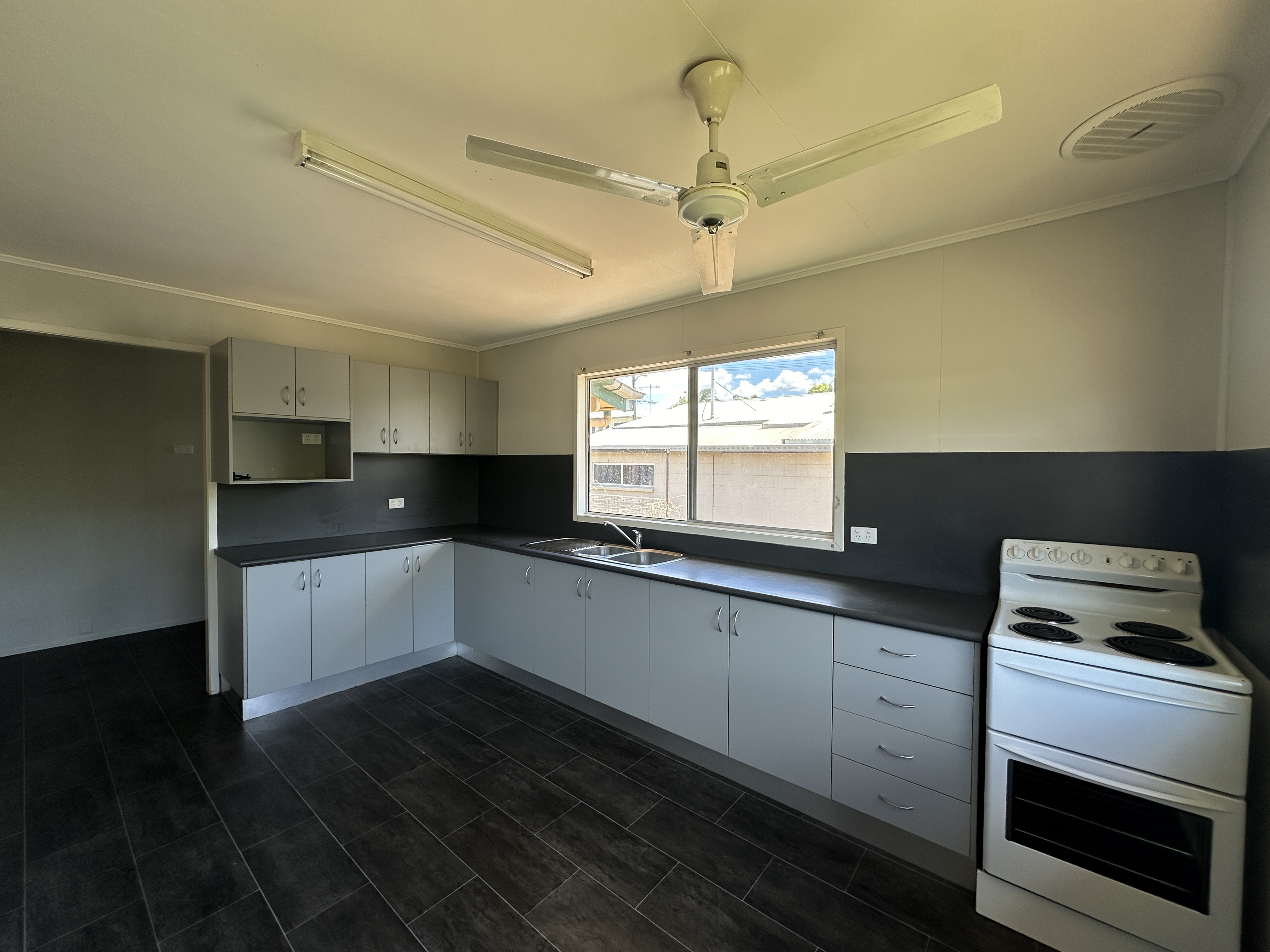 38 FORREST DR, MORANBAH QLD 4744, 0 Kuwarto, 0 Banyo, House