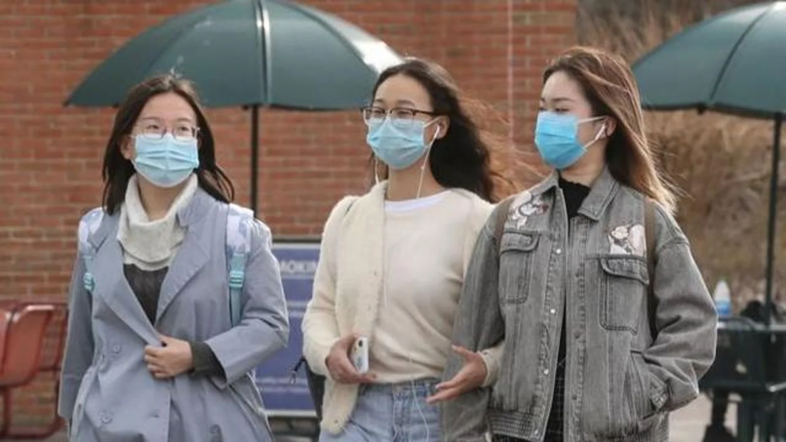 疫情风暴中选择留在美国的中国留学生：一场特别“成人礼”