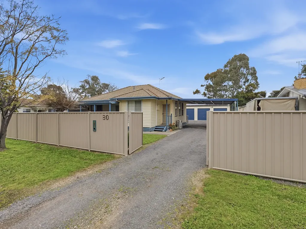 Benalla 2房  CHARMING WEATHERBOARD, ULTIMATE WORKSHOP - WELCOME TO 30 ROE STREET!