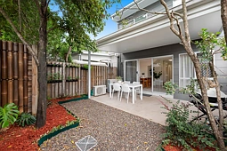 16/22 Cola Crescent, Wynnum West